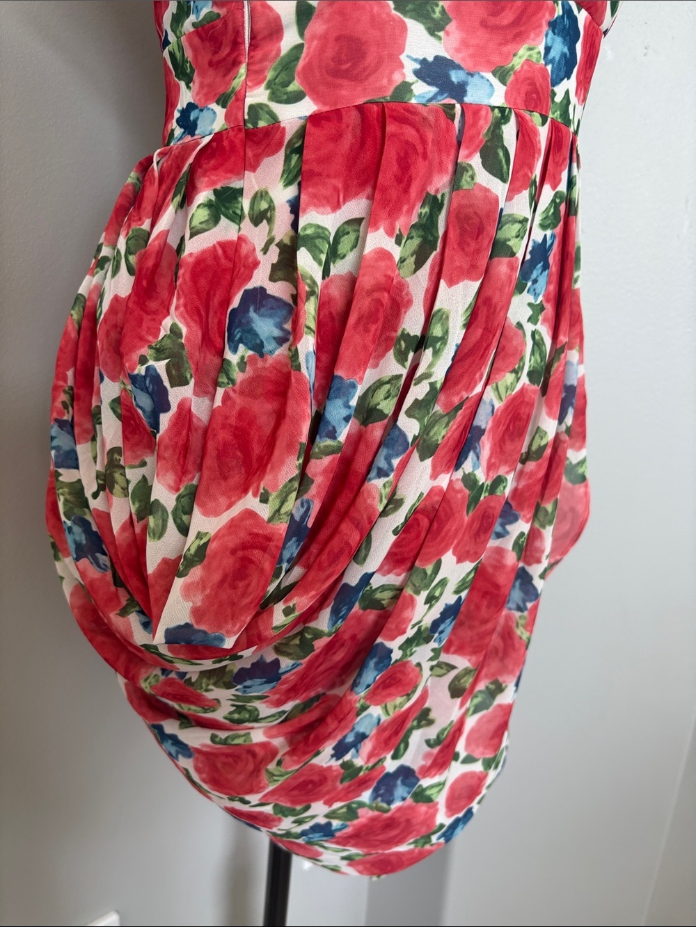 Vero Moda Red Floral Wrap-Style Mini Dress with Blue & Green Accents - Picture 6 of 10